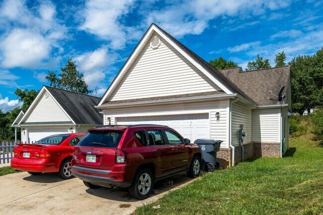 Foto del edificio - 148 W Wilkshire Pl, Bristol Tn 37620
