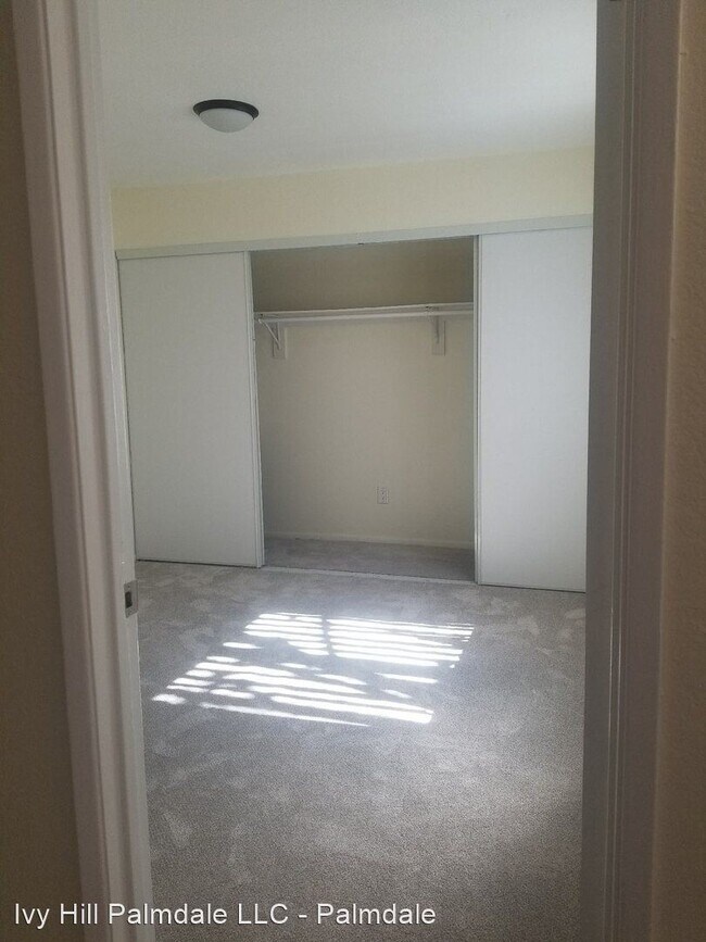 Foto del edificio - 550 E Ave Q-12