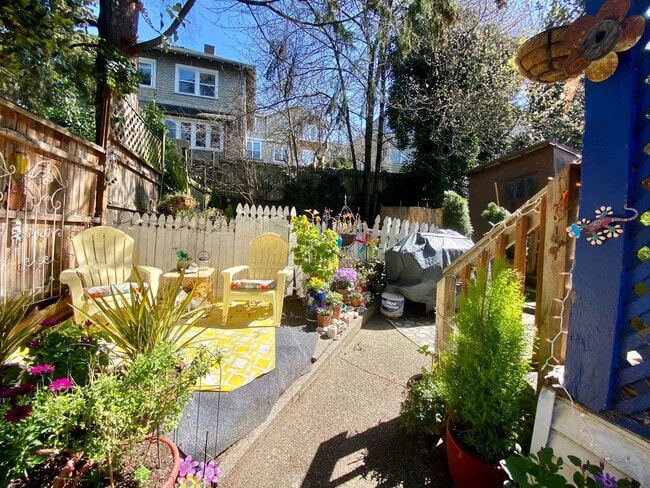 Foto del edificio - 2058 14th Ave W