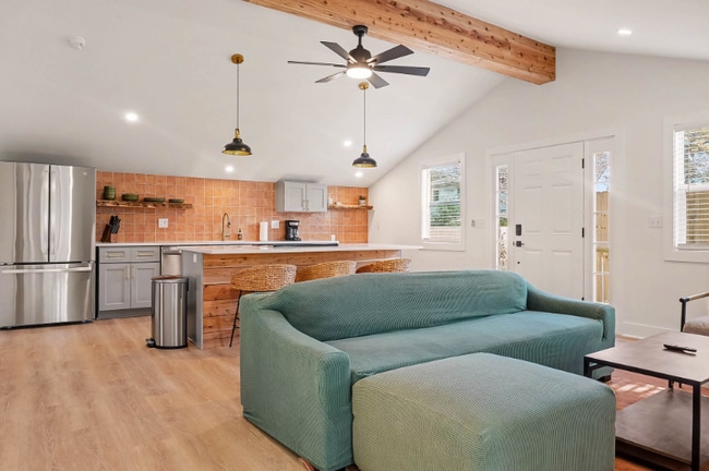 Photo - 625 Semaht St House