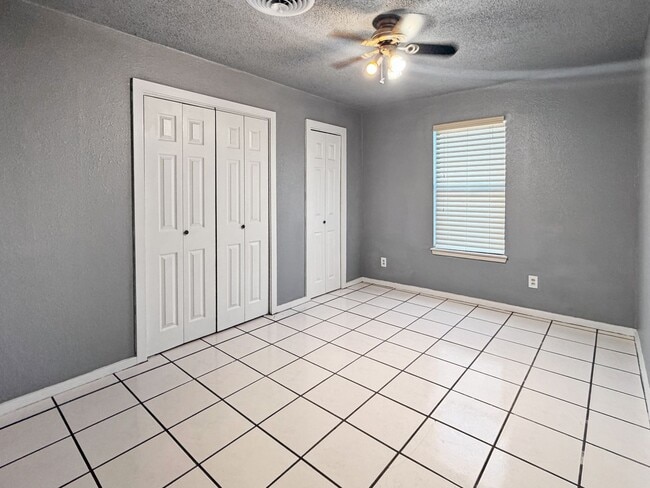 Foto del edificio - 910 W Taylor Ave