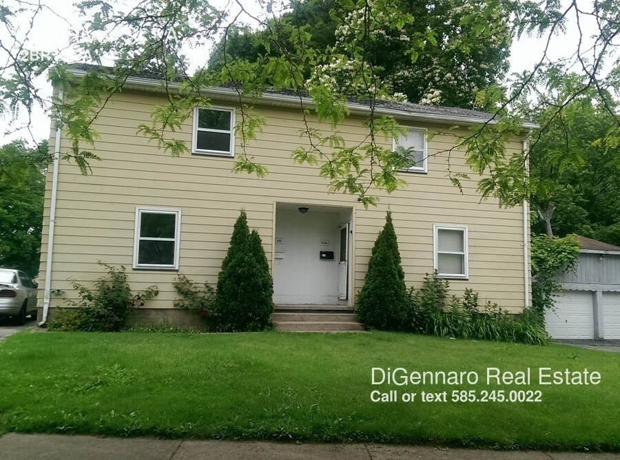 Primary Photo - 227 River St
