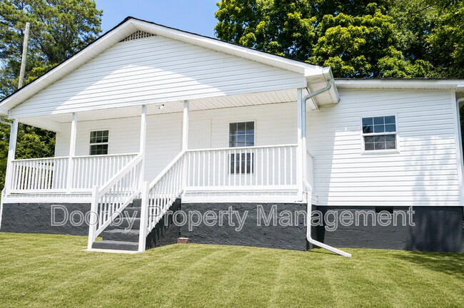 Foto del edificio - 196 Rogers Rd