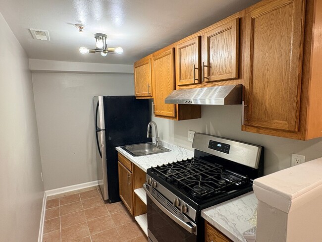 Building Photo - 2026 Move-In Special – $500 LEASE SIGNING BONUS!! Renovated 3-Bedroom Apartment in Prime SE DC Lo...