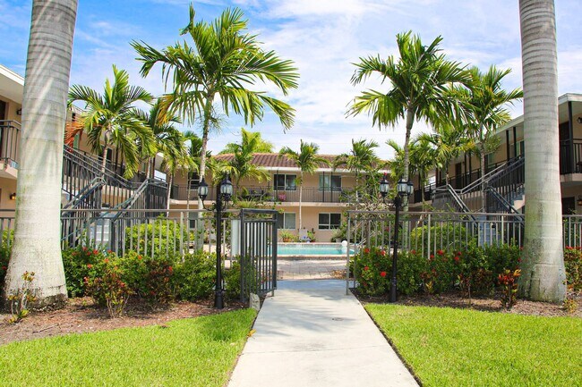 Building Photo - **MOORINGS** 2 BED / 1.5 BATH CONDO - NEAR...