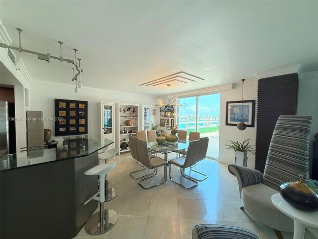 Building Photo - 1800 N Bayshore Dr