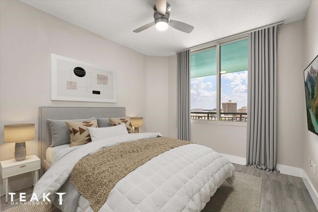 Foto del edificio - 322 E Central Blvd