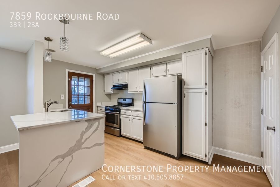 Foto principal - 3 beds | 2 Full baths | $1950 | 7859 Rockb...