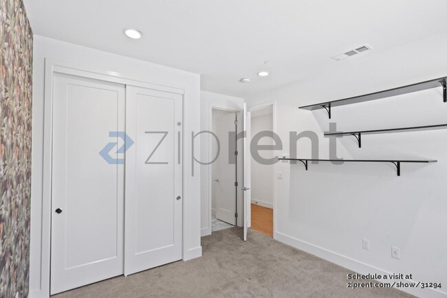 Building Photo - 2133 Skylark St