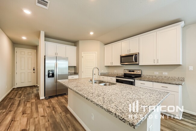 Foto del edificio - 13558 Paxton Blvd