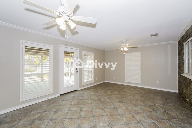 Building Photo - 9125 Timber Oaks Dr