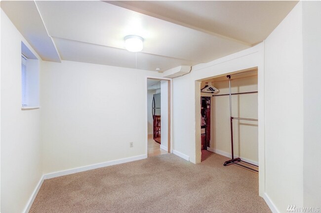 Dormitorio - 622 NE Banner Pl