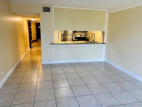 Building Photo - 3730 Inverrary Dr