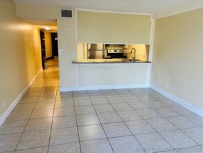Building Photo - 3730 Inverrary Dr