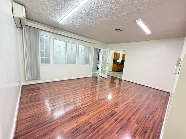 Foto del edificio - 1 La Presa Ave