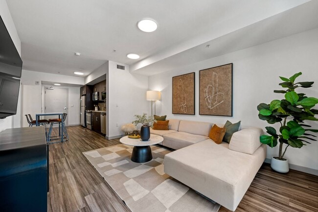 Espacio de sala de estar en los apartamentos G12 en Los Ángeles, CA 90015 - G12
