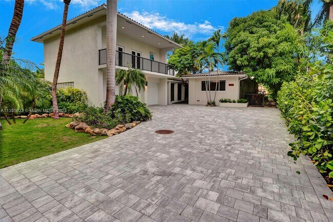 Building Photo - 1035 Belle Meade Island Dr