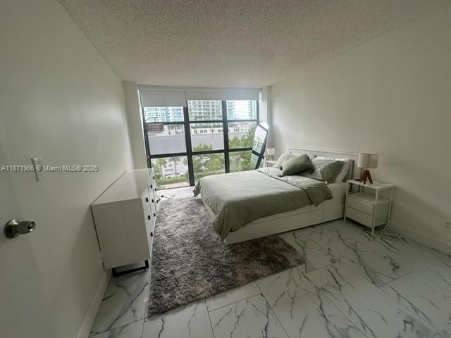 Foto del edificio - 16909 N Bay Rd