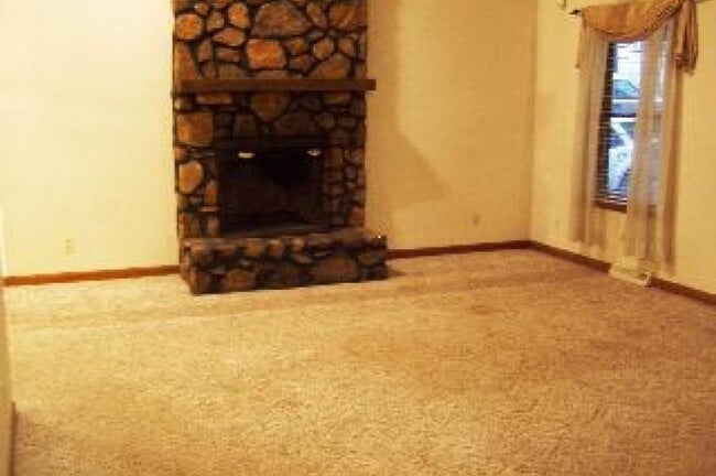 Building Photo - 215 Jefferson Woods Dr