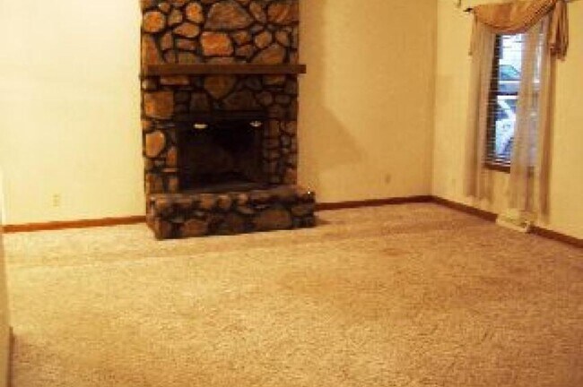Foto del edificio - 215 Jefferson Woods Dr