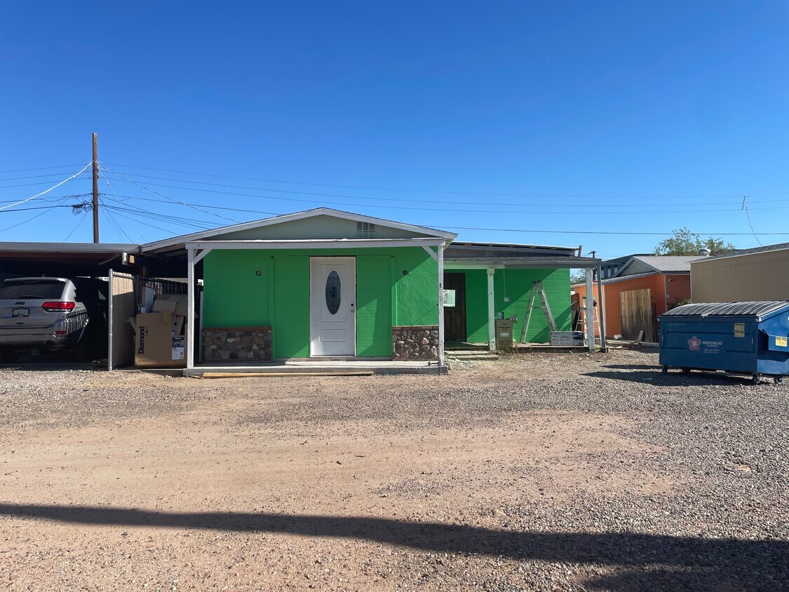 Primary Photo - 268 N Ocotillo Dr