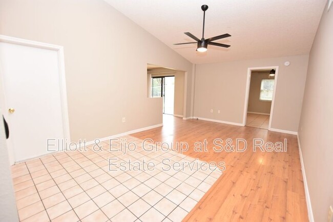 Foto del edificio - 746 Highland Gardens Ln