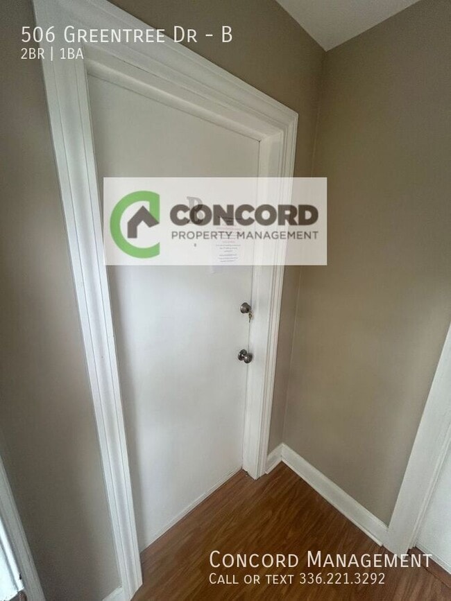 Building Photo - 506 Greentree Dr