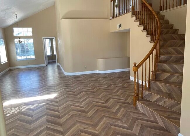 Building Photo - 1585 Foxwood Dr