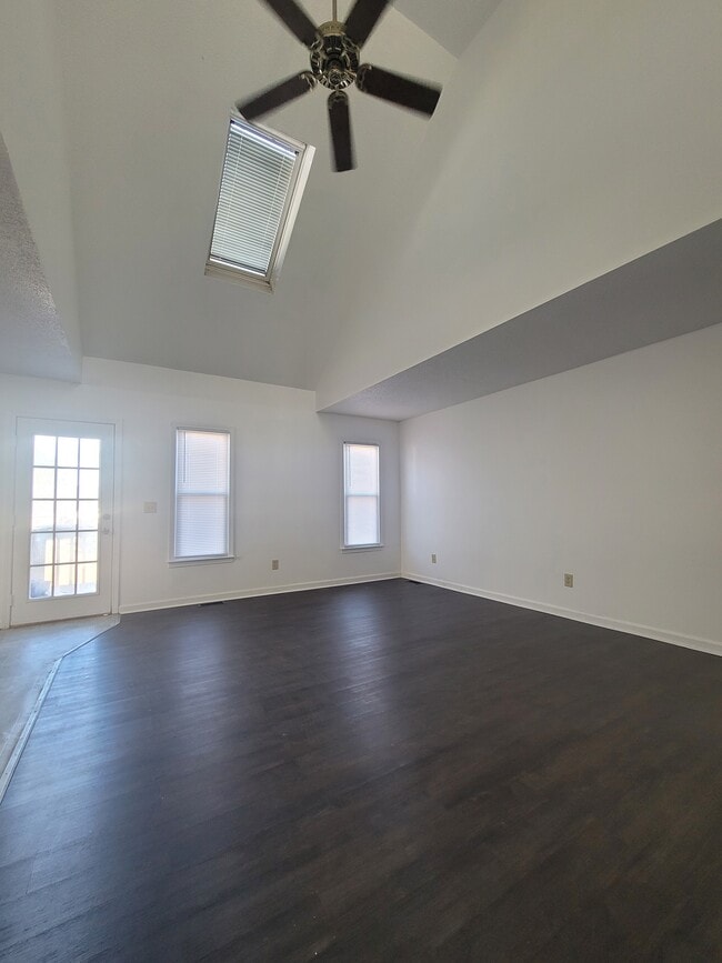 Building Photo - 304 Briggs Ave