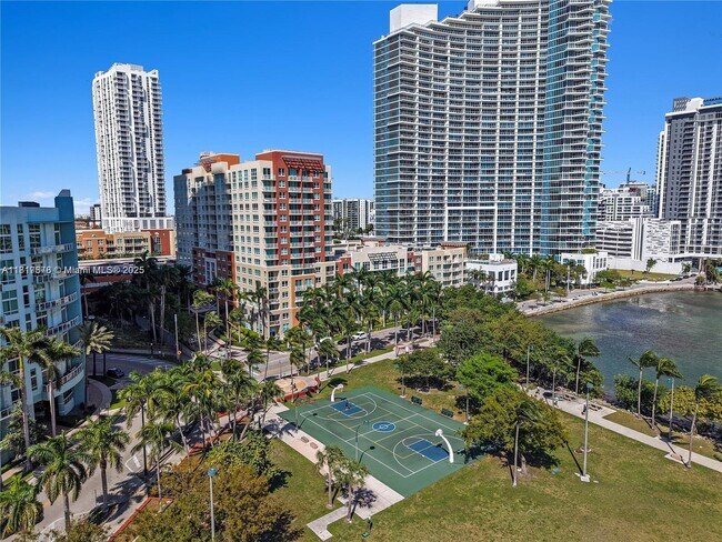 Foto del edificio - 2000 N Bayshore Dr