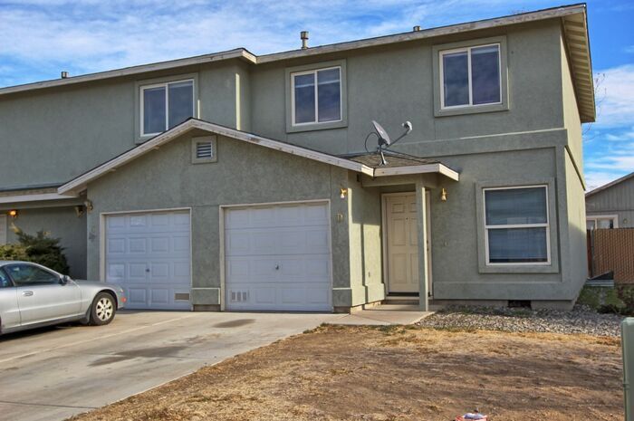 Primary Photo - 695 Starlite Dr