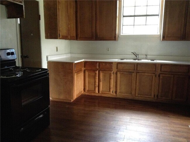 Building Photo - 504 East St