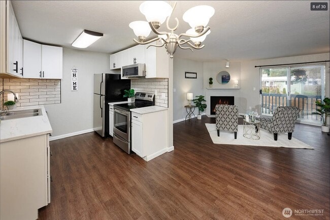Foto del edificio - 16817 Larch Way