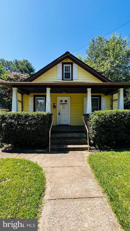 Building Photo - 112 Oak St