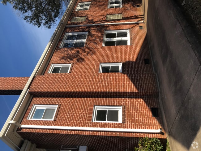 Building Photo - 706 E Marion St