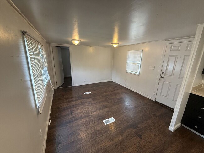 Foto del edificio - 1303 N College Ave