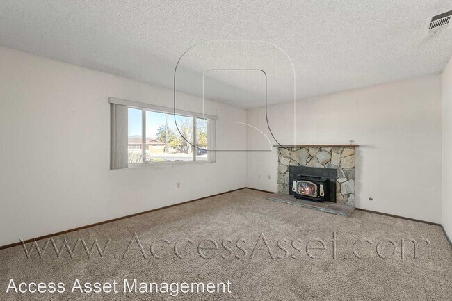 Foto del edificio - 2 br, 2 bath House - 655 E Monterey Pl