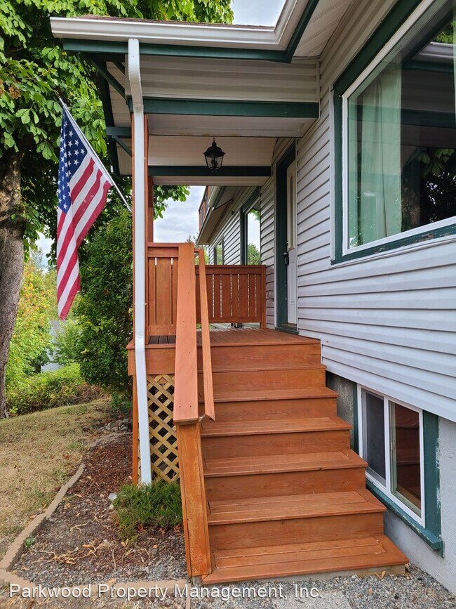 Building Photo - 3 br, 1.5 bath House - 811 Rowell ST