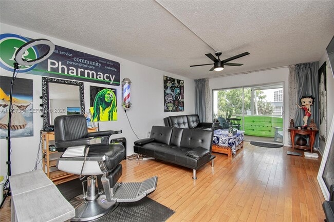 Building Photo - 1638 Embassy Dr