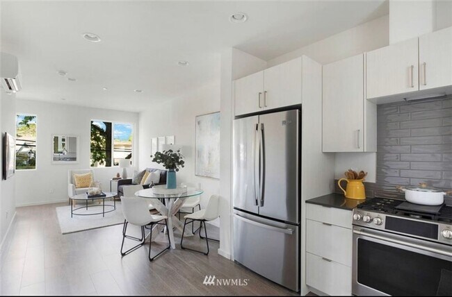 Foto del edificio - $500 Off 1 mo rent!  Perfect Blend of Live...