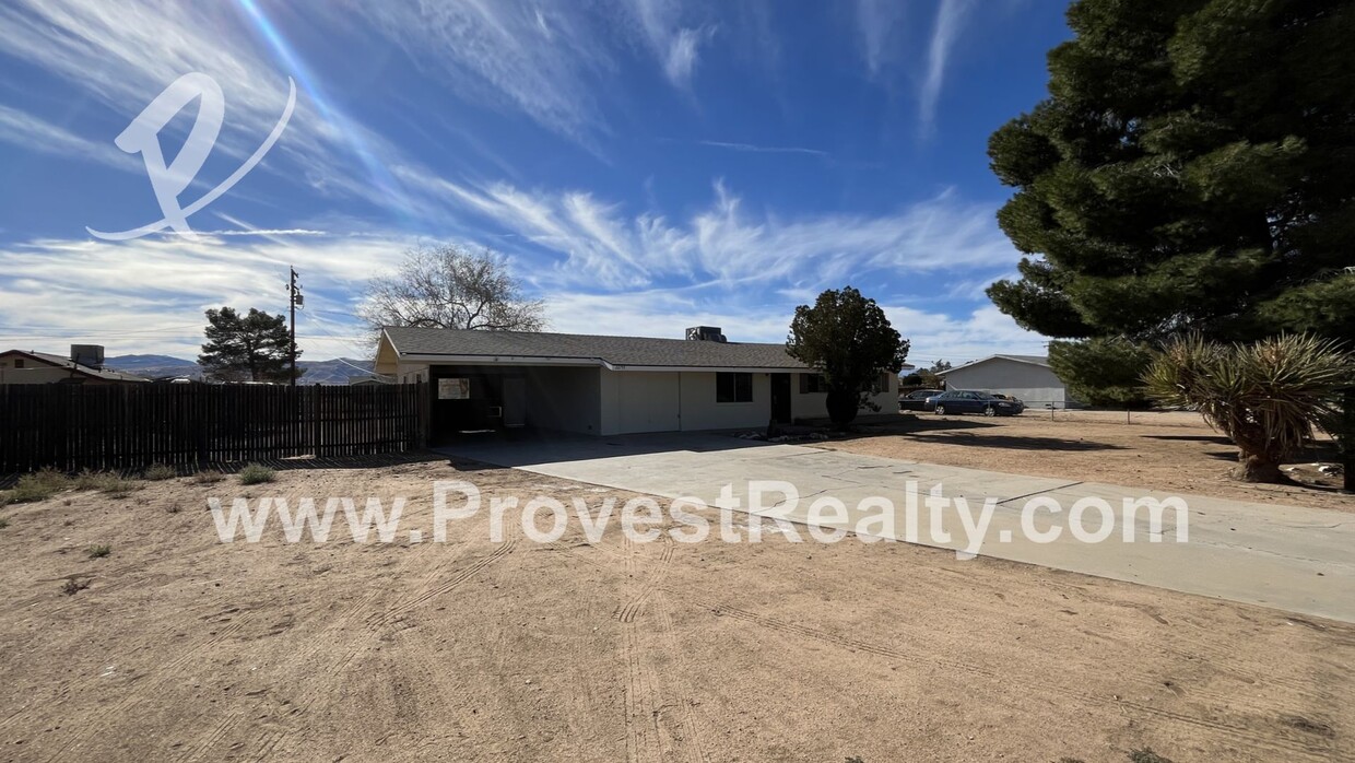 Foto principal - 3 Bed, 1.5 Bath in Apple Valley!