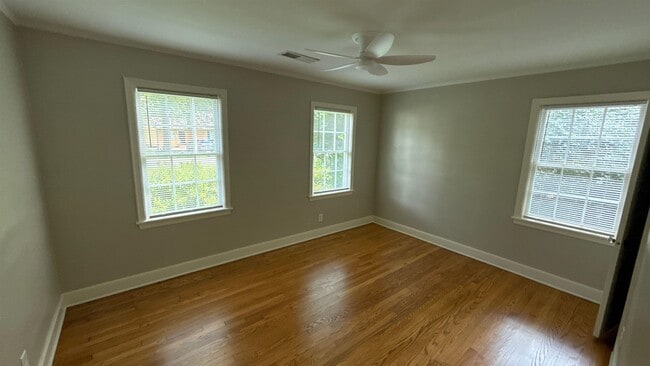 Building Photo - 907 Echles St