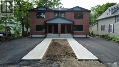 Building Photo - 161 Nelson St