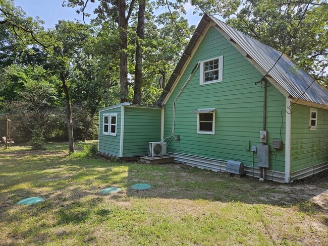 Building Photo - 223 Ashley Ln