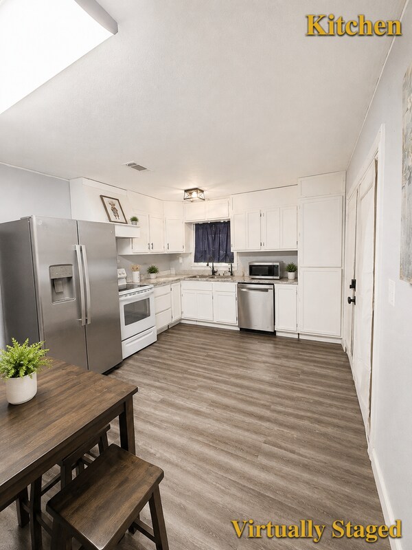 Building Photo - 3003 Ave G