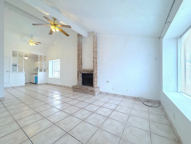 Foto del edificio - Northeast El Paso 2 bed/2 bath