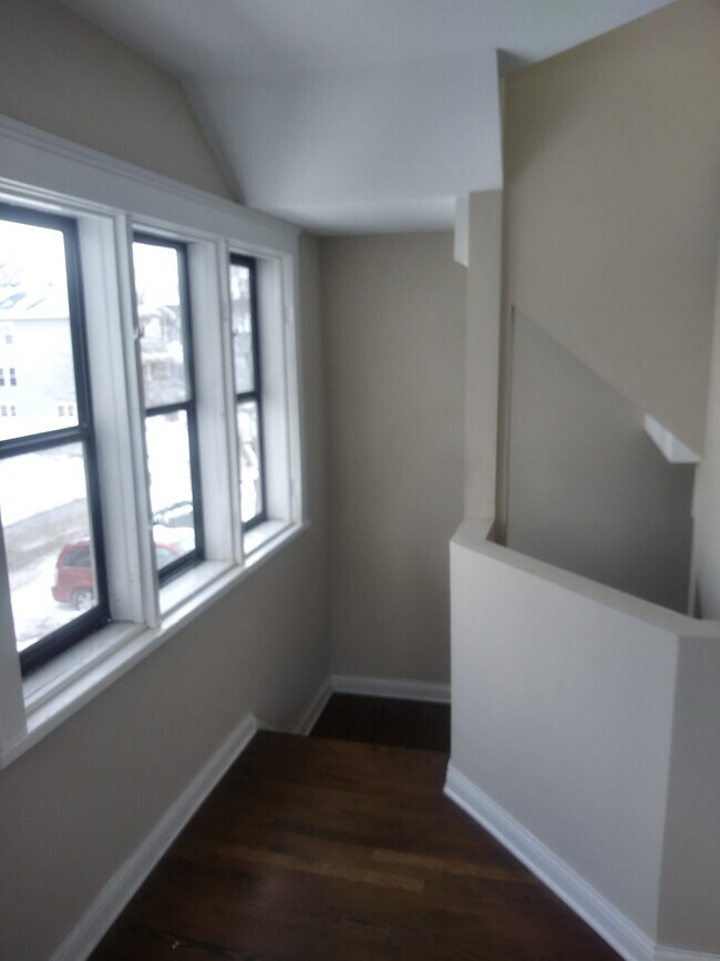Entry - 144 N 21st Ave