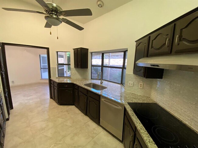 Foto del edificio - 4460 Rushing Rd