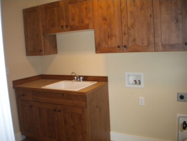 Foto del edificio - Near Sac Middle school and Morning Star Elem