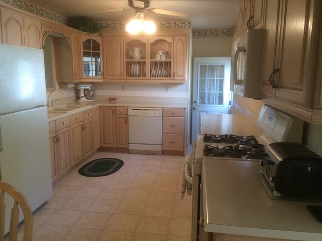 Building Photo - 1831 W Grandview Blvd